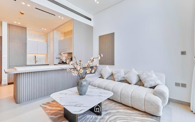 Upscale 1BR With Jacuzzi Prime Location in JVC