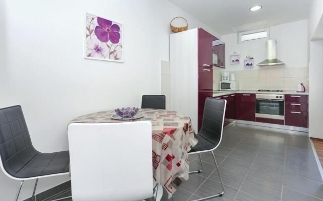 Nice Home in Podstrana With Wifi and 1 Bedrooms