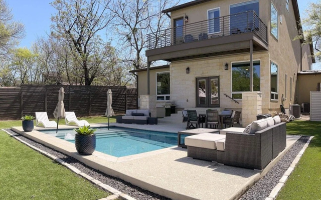 Newly Built Poolside Home w Balcony BBQ