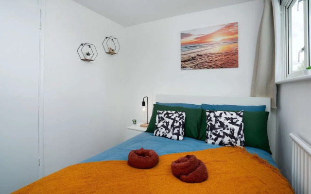 Spacious - 3 Bed - Free Parking