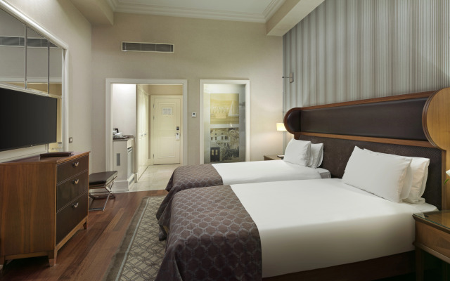 Titanic Business Kartal