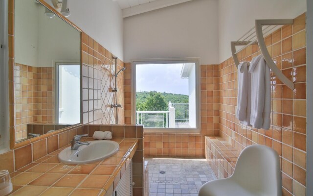 Exclusive Terres Basses Location, Full AC, Salt Water Pool, Wifi, Short Drive to the Beach!