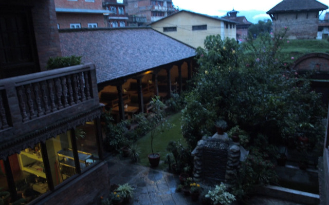Vajra Guest House & Restaurant