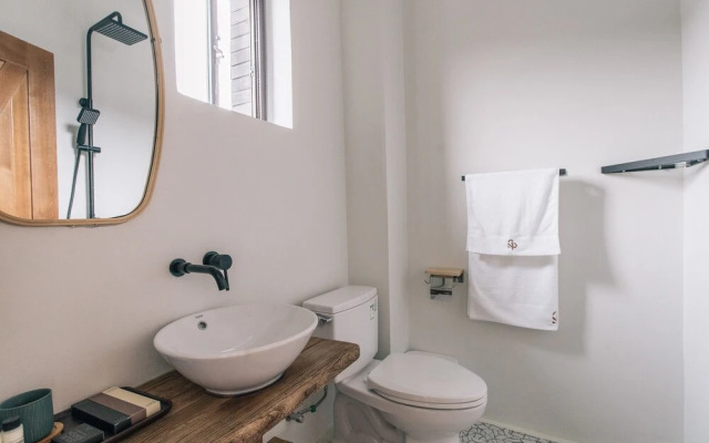 VINAWHISPER Boutique Hotel