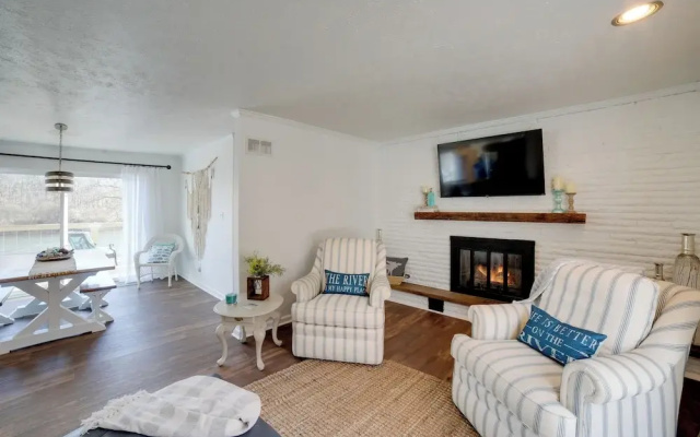 Charming Riverfront Retreat in Monticello!