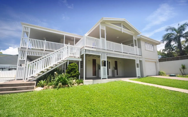 Island Adventure Holiday House