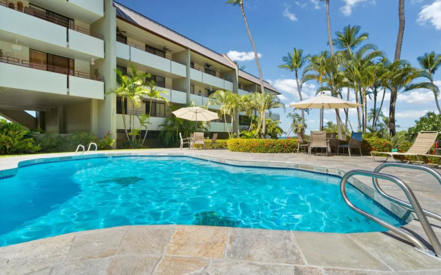 Honu Hale Minutes Away From the Beach!