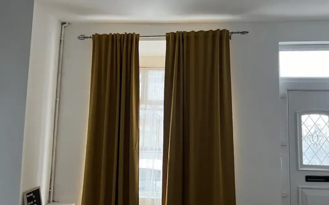 Smethwick/uk/2 Bedroom House/tv/wifi
