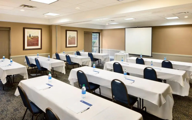 Holiday Inn Express & Suites Alpharetta - Windward Parkway
