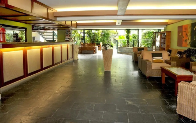 Bay Village Tropical Retreat & Apartments