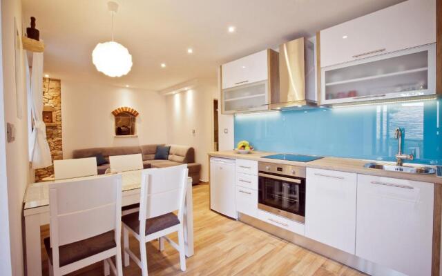 Paradise Stone Apartments