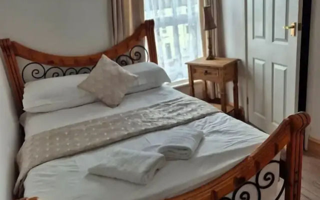 Alexander Hotel