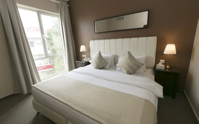 Yellow Rose Hotel