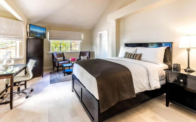 Villa Eyrie Resort