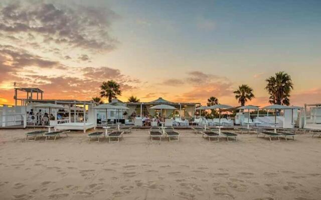 ### Appartamenti sulla SPIAGGIA al POETTO ###