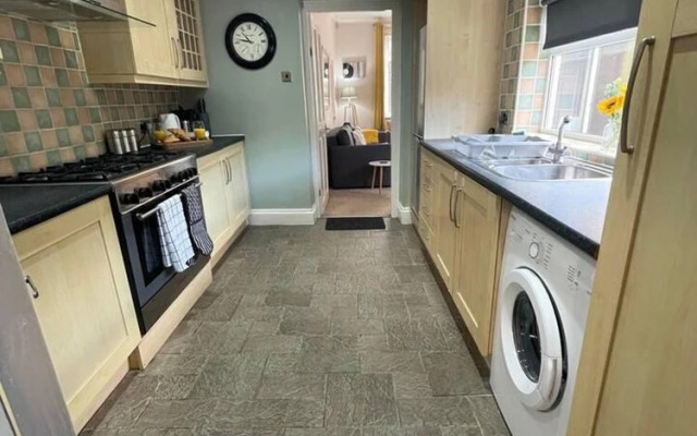 Lovely 3 -bed House in Jarrow With Free Parking