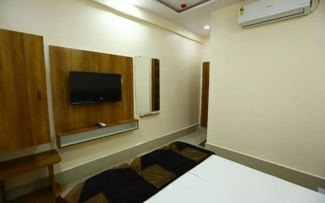 OYO 90380 Hotel Golden City