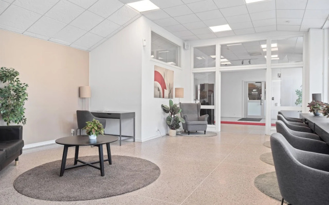 Part-Time Home Hotel Rotebro Station