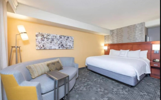 Courtyard Milwaukee Airport