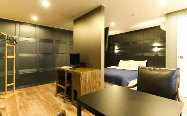 Louis Hotel