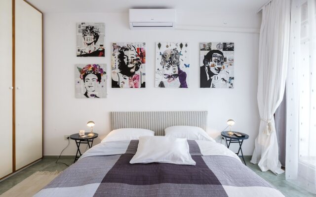 Room Alma 1