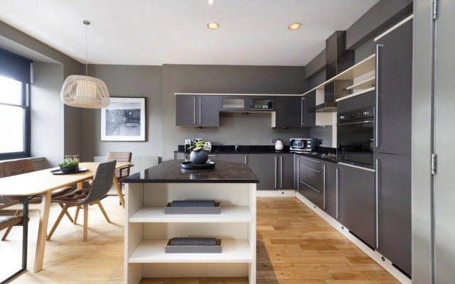 JOIVY 5-star Luxurious George Street Apartment