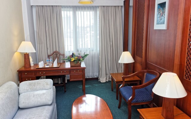 Paragon Gallery Hotel