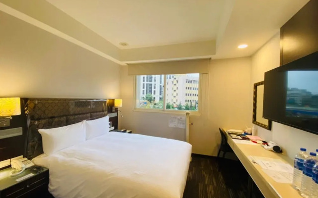 Hub Hotel - Banqiao Station