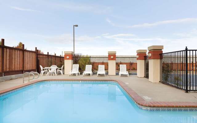 Country Inn & Suites by Radisson, San Carlos, CA