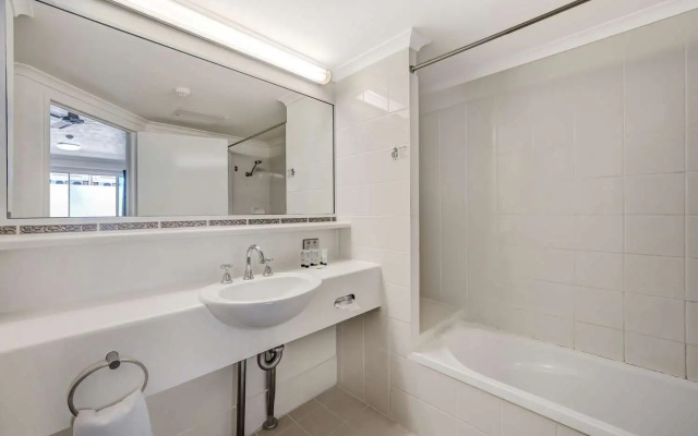 City Oasis Inn Townsville, SureStay Collection by BW