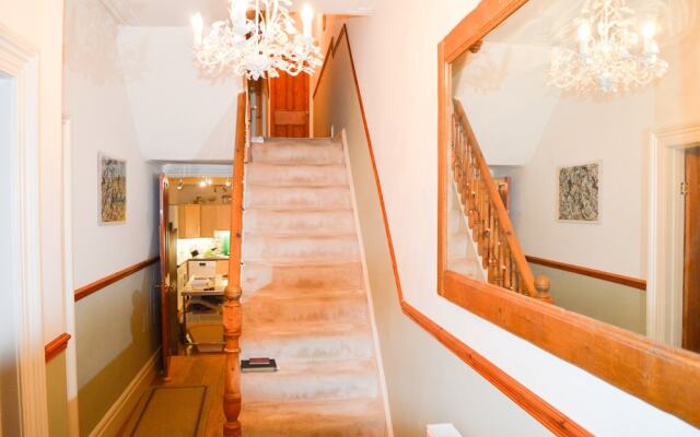 3 Bedroom House With Free Parking
