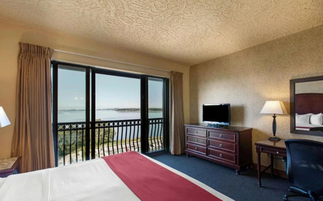 Shoreline Inn & Conference Center, Ascend Collection