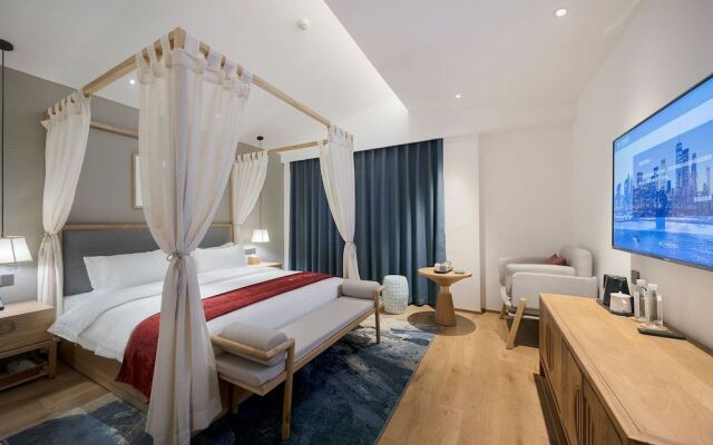 Qianna Hotel (Zhengzhou Erqi Square David City)