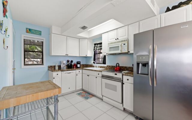 Sunset Beach House by Vtrips