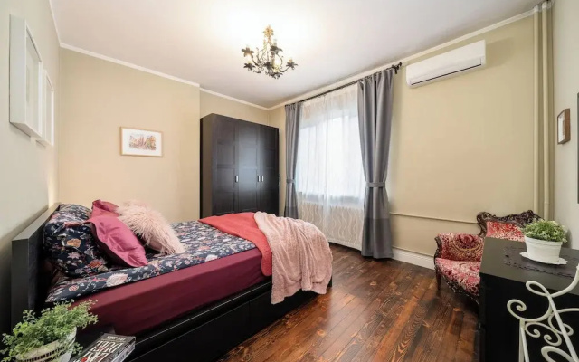 3 BDR Top Center Artistic Apartment - 115 m2