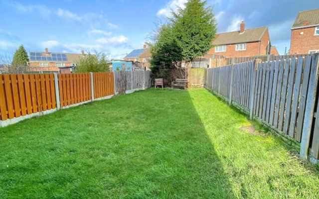 6 Person Spacious Home with Garden