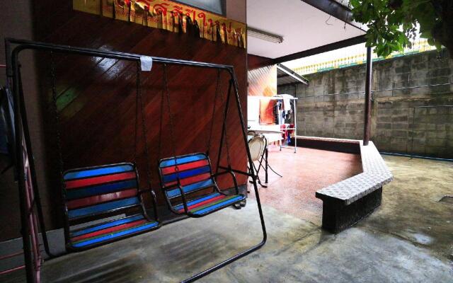 Anurak Guesthouse