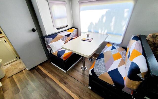 Wildwood Camper De Sleeps 6-7,