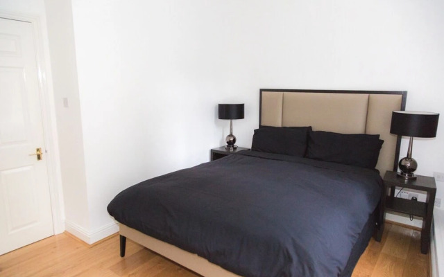 Modern 2 bed flat in historic building