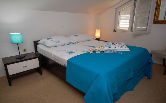 Apartment Tin - comfortable apartment near beach: A1  Ugljan, Island Ugljan