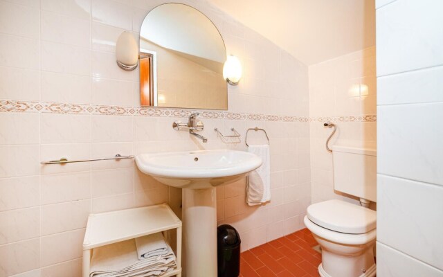 Stunning Home in Maslenica - Jasenice With 5 Bedrooms and Wifi