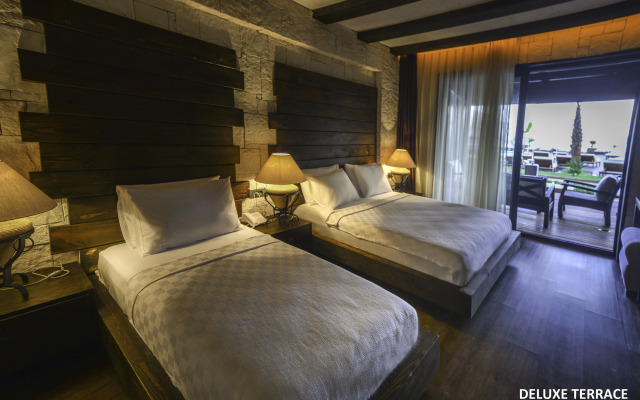 Manaspark Deluxe Hotel