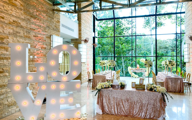 Summit Rainforest & Golf Resort