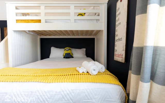 Amazing Beach House Near the Parks