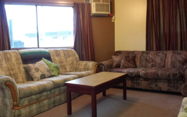 Riviera Motel