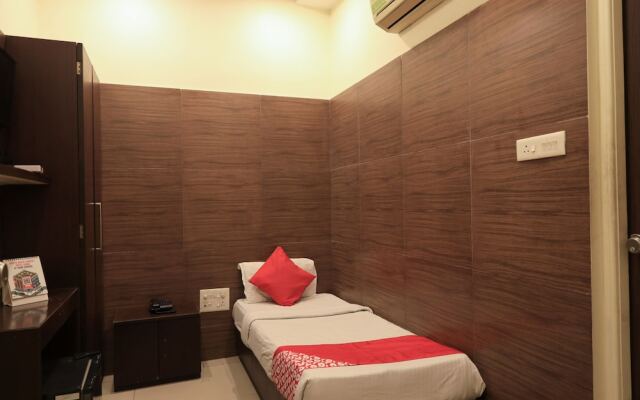 OYO 5408 Loharkar's Family Hotel