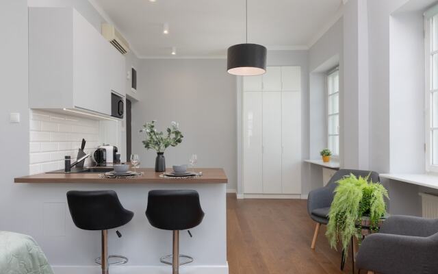 Chmielna 1/3 Studio #3 by Renters