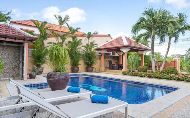 Blissful Villa Felicity with Ample Space