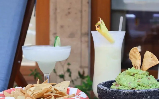 Casa Lotería -Pueblito Sayulita- Colorful, Family and Relax Experience with Private Parking and Pool