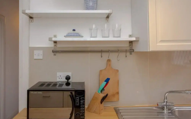 Contemporary 2 Bedroom Flat in Bayswater